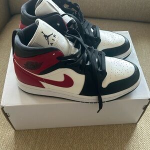 Jordan 1 mid sneakers